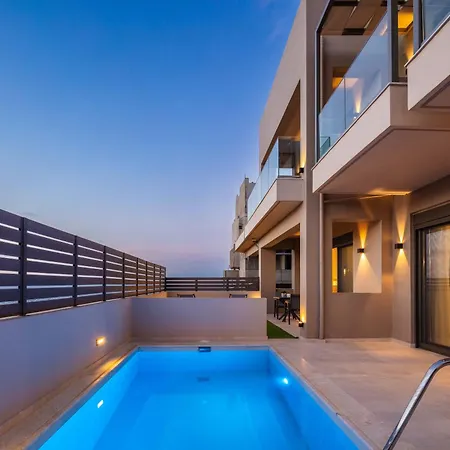 New Modern With Private Pools And Walking Distance To *