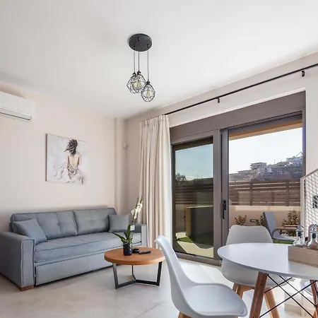 New Modern With Private Pools And Walking Distance To