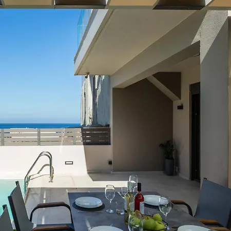 New Modern With Private Pools And Walking Distance To Villa *