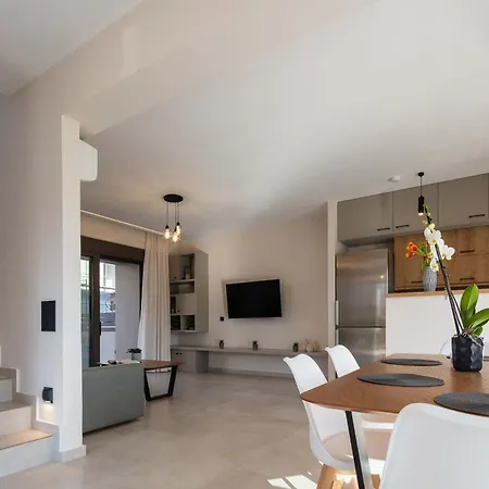 New Modern With Private Pools And Walking Distance To Villa *