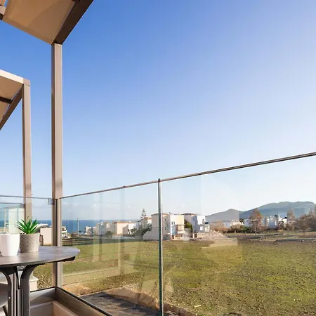 New Modern With Private Pools And Walking Distance To Villa