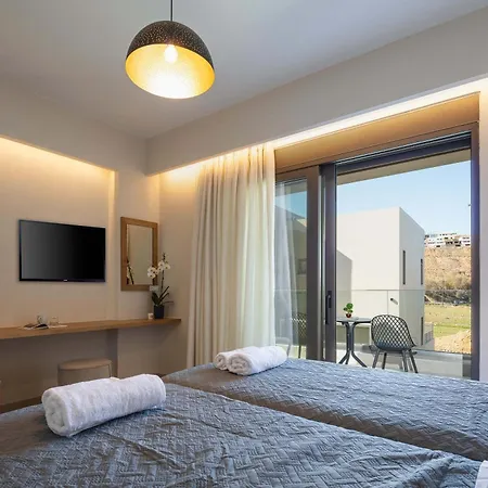New Modern With Private Pools And Walking Distance To Villa *